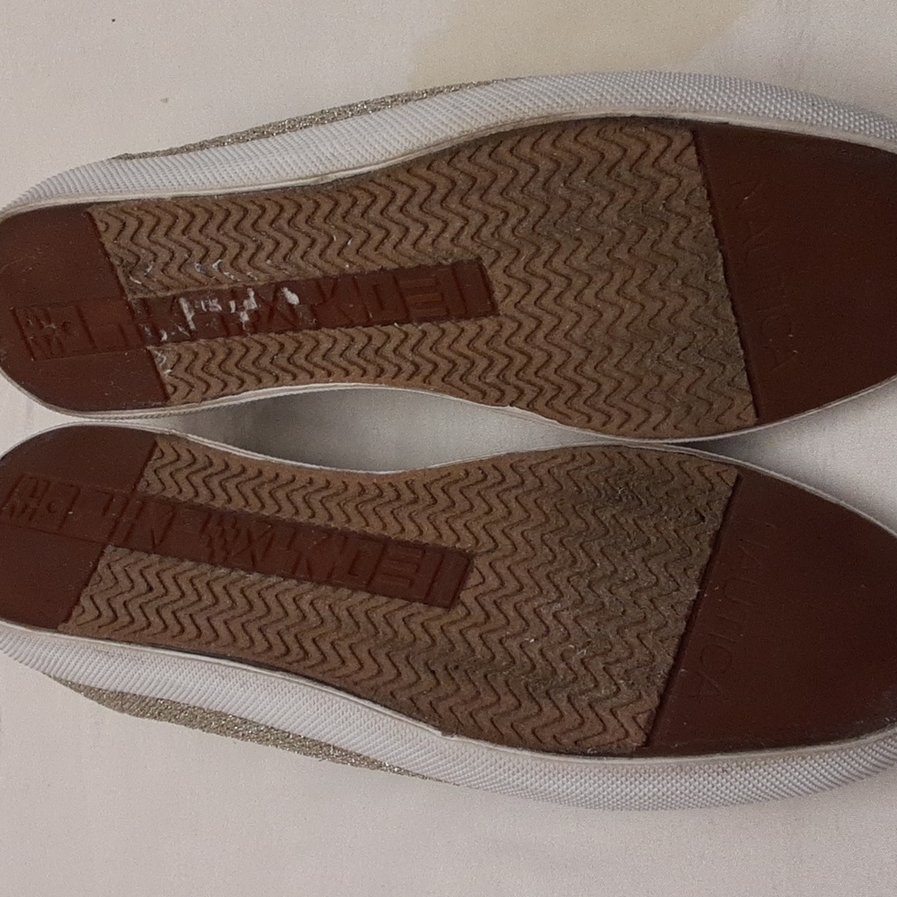 Nautica size 6.5 women's gold metallic slip on sneaker. - Picture 13 of 14